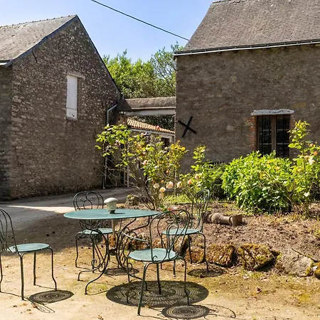 Manoir De L' Aisnerie - St Exupery *